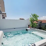 Evitel Luxury Living 公寓式酒店