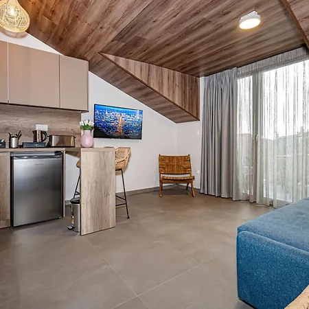 Evitel Luxury Living Ξενοδοχείο με διαμερίσματα 4*