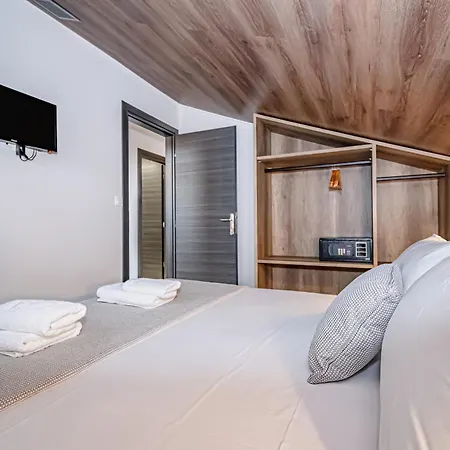 Evitel Luxury Living Aparthotel 4*